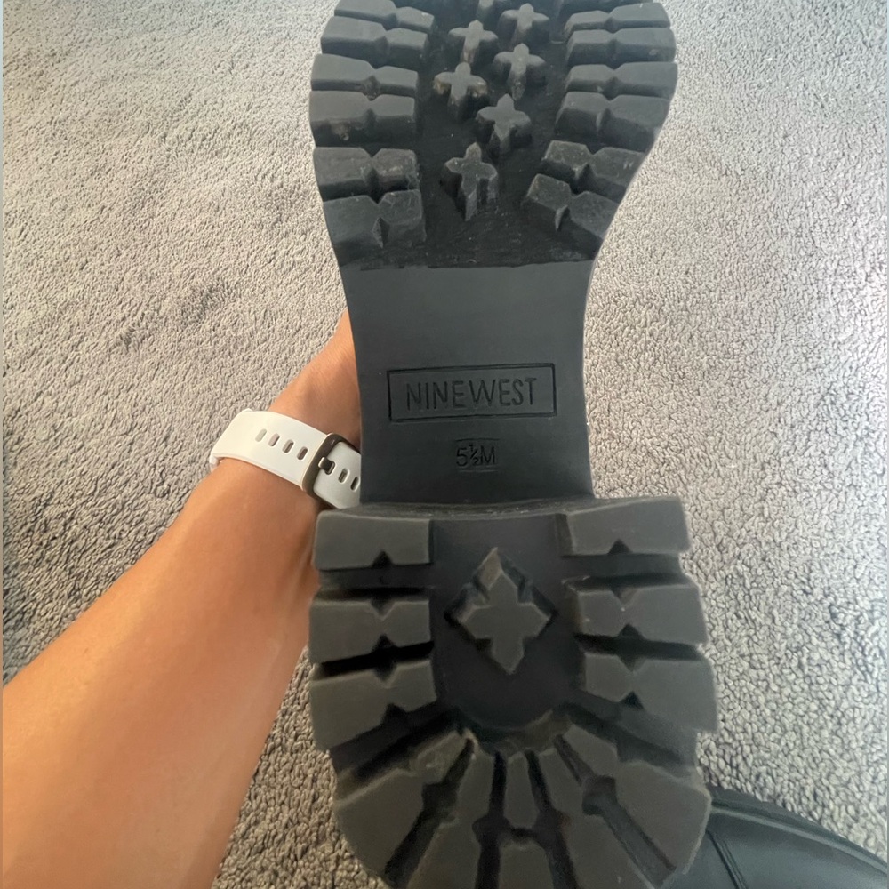 Nine West lug boots. Black size 5.5. Never worn. - Picture 4 of 6